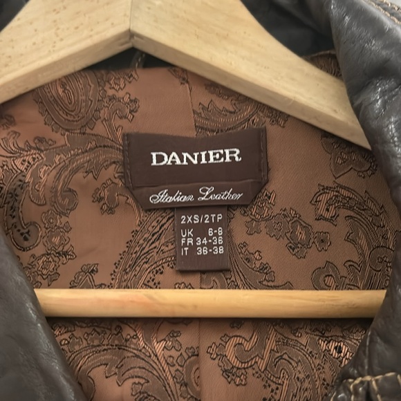 Daniel Leather. Perfect condition. - Picture 4 of 6